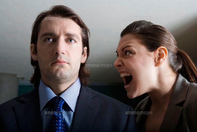 Businesswoman shouting to businessman
(c)clover/a.collectionRF