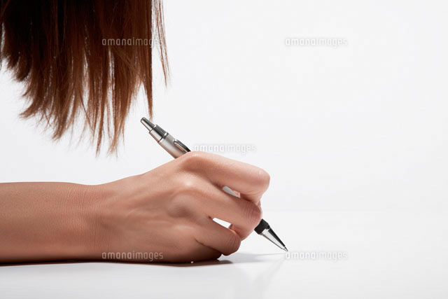 Close-up of womans hand holding pen
(c)clover/a.collectionRF