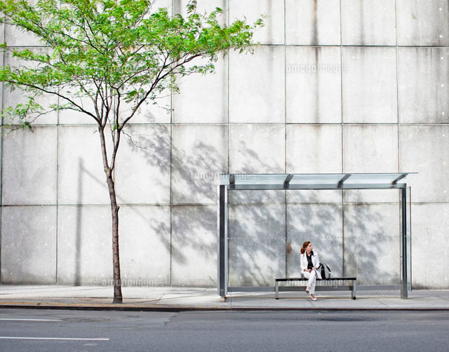 Mid-Adult Woman Waiting at Bus Stop
(c)clover/a.collectionRF