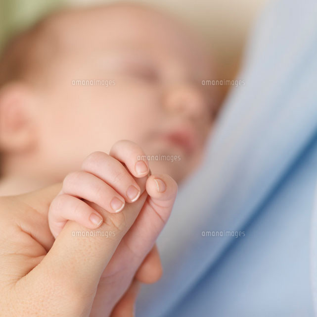 Baby holding Mother’s Hand
(c)Radius Images