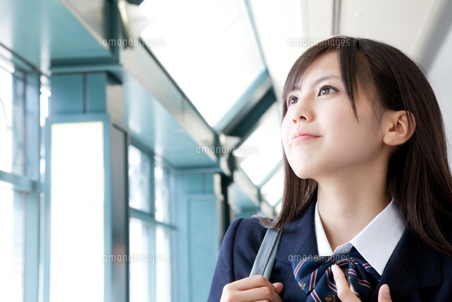 通学中の女子高校生
(c)Paylessimages,Inc