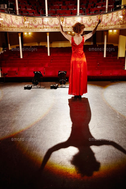 Young woman on stage
(c)moodboard