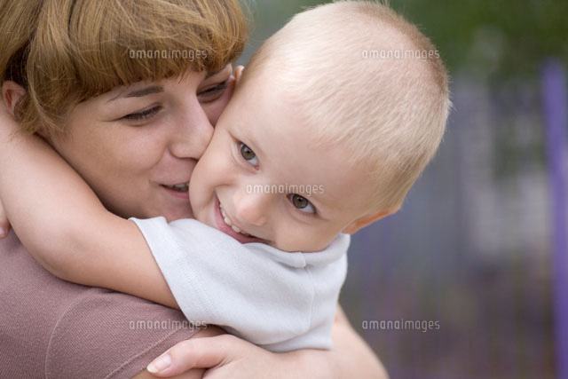 Mother kisses son aged 3-4 years
(c)moodboard