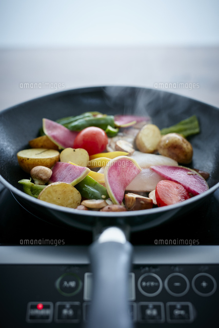 オーガニック野菜のソテー の写真素材 イラスト素材 アマナイメージズ