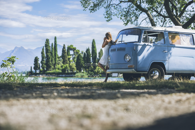 Italy, Lake Garda, young woman drinking coffee at camping bu
(c)Steve Brookland/Westend61