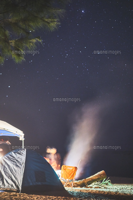 Illuminated Tent On Field Against Sky At Night
(c)Yuta Uchimine / EyeEm