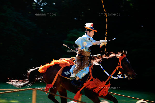 明治神宮流鏑馬 の写真素材 イラスト素材 アマナイメージズ