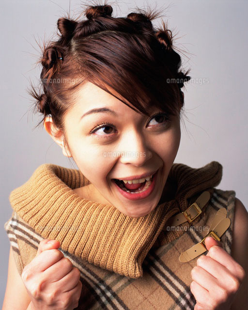 喜ぶ女性
(c)daj