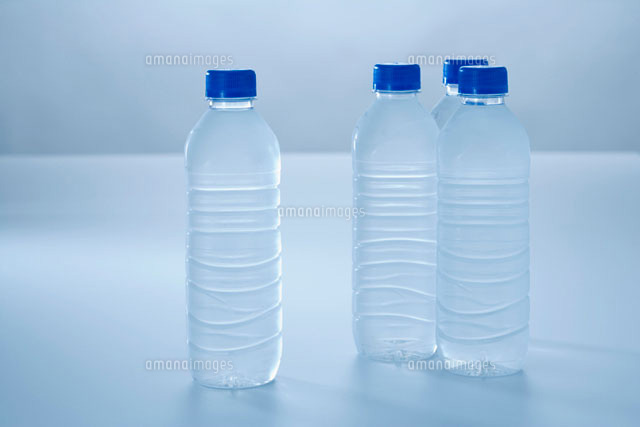 ペットボトルと水
(c)ELEMeNT