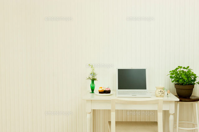 ミントとアロマのあるPCデスク
(c)ELEMeNT