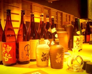 定番の日本酒、焼酎から、プレミアなお酒まで豊富に取り揃えています。