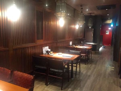 広々とした店内では多くのお客様に自慢の料理を楽しんでいただきます。