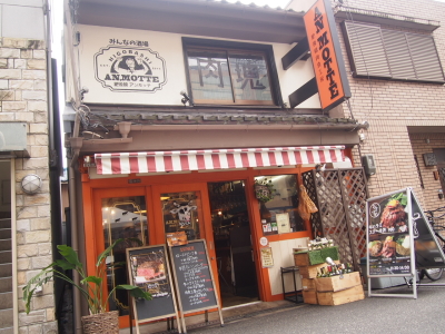 ビジネス街の中心地。サラリーマンやOLのお客様を中心に、懇親会や女子会にもご利用いただいています。