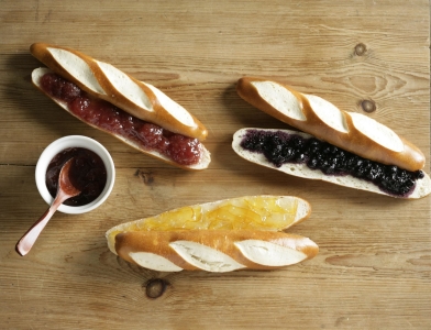 ドイツパンをはじめ、フランス的なハード系やヴィエノワズリー、日本でも定番の食パンなどを提供。