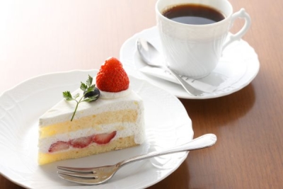アラビカ種の生豆を使用したコーヒーと、新鮮な果物を使ったこだわりスイーツの作り方も学べます。