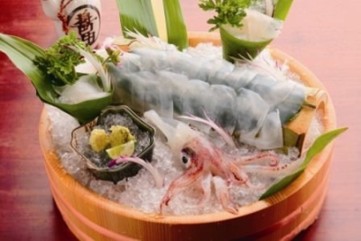 こちらは名物の泳ぎイカ!お客様に大人気です。