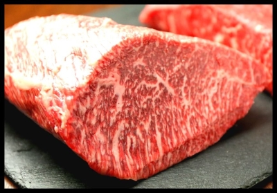 豪快な塊肉や肉鍋、肉寿司、A5ランク黒毛和牛の持つお肉など、さまざま肉料理をご提供。