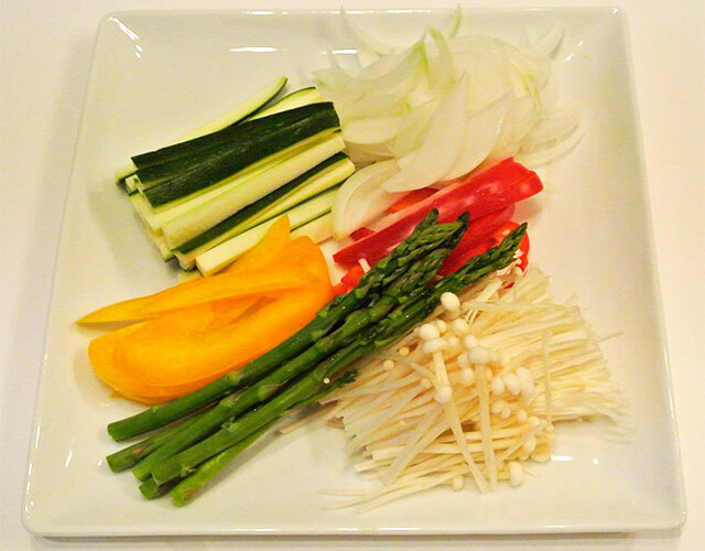 簡単にできるダイエットレシピ「野菜とハムの簡単春巻き」-02
