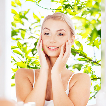 起きたら顔が腫れぼったい！朝簡単にできる顔のむくみをとる方法！