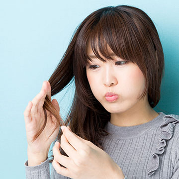 間違ったヘアケア法でくせ毛が悪化？くせ毛の原因と対処法を知ろう！