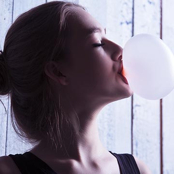 ガムを噛んで小顔を作る！ガムを使った小顔トレーニング