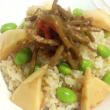 コンビニ惣菜でひと工夫「枝豆・きんぴら・たけのこの煮物ご飯」