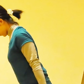 電車の中で簡単にできる二の腕エクササイズ