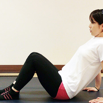 1分間でできる簡単エクササイズ「テーブルトップのポーズ」