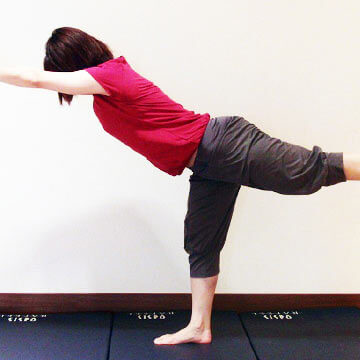 1分間でできるエクササイズ「シングルデットリフト」