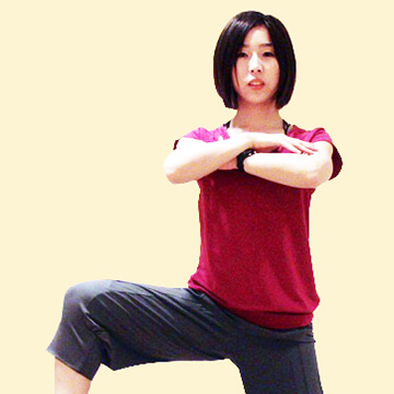 2週間でモテ太ももを作れる椅子を使ったサイドランジ