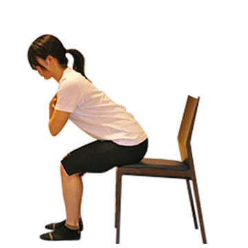 椅子を使って簡単にできる二の腕の引き締めエクササイズ