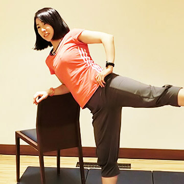まだ間に合う！海に行く前日の緊急エクササイズ「美脚を作るチェア」