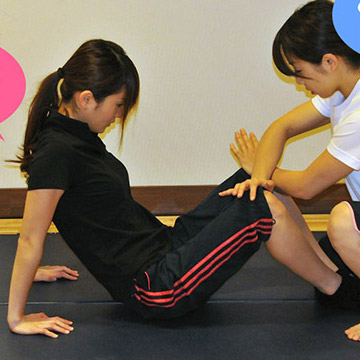 友達と一緒にダイエット！抵抗に負けるな！内もも引き締め！