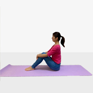 おうちでも手軽にできる♪体幹に効かせられる「体育座りエクササイズ」