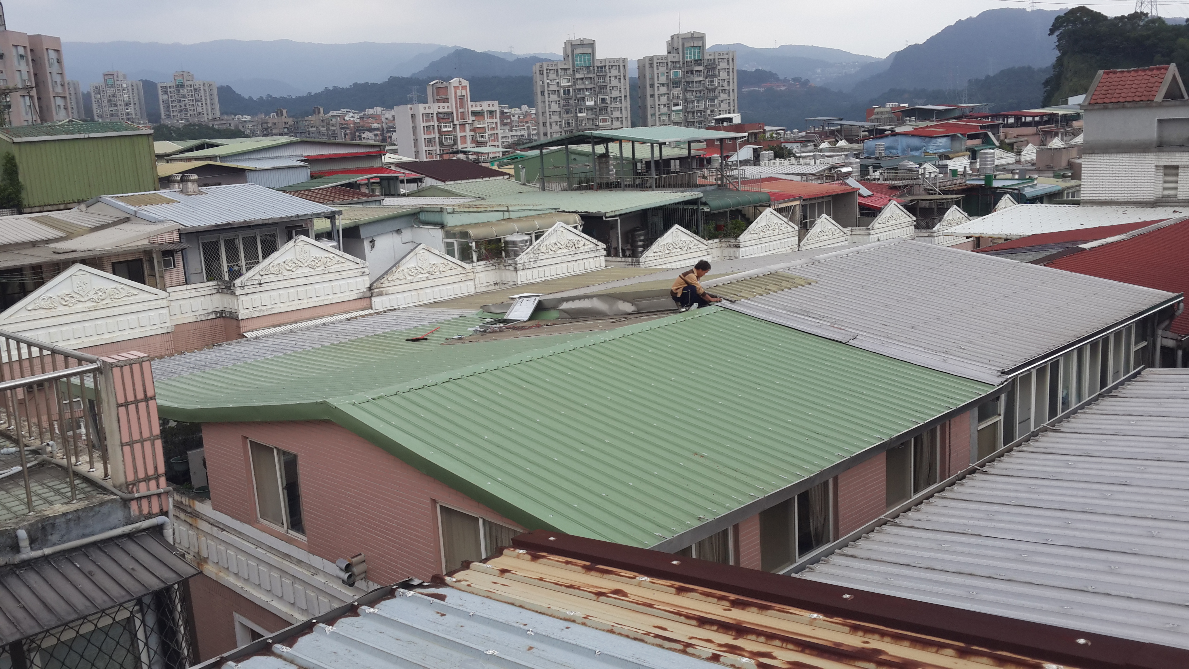 新北市內湖住家鐵皮屋施工 (1).jpg