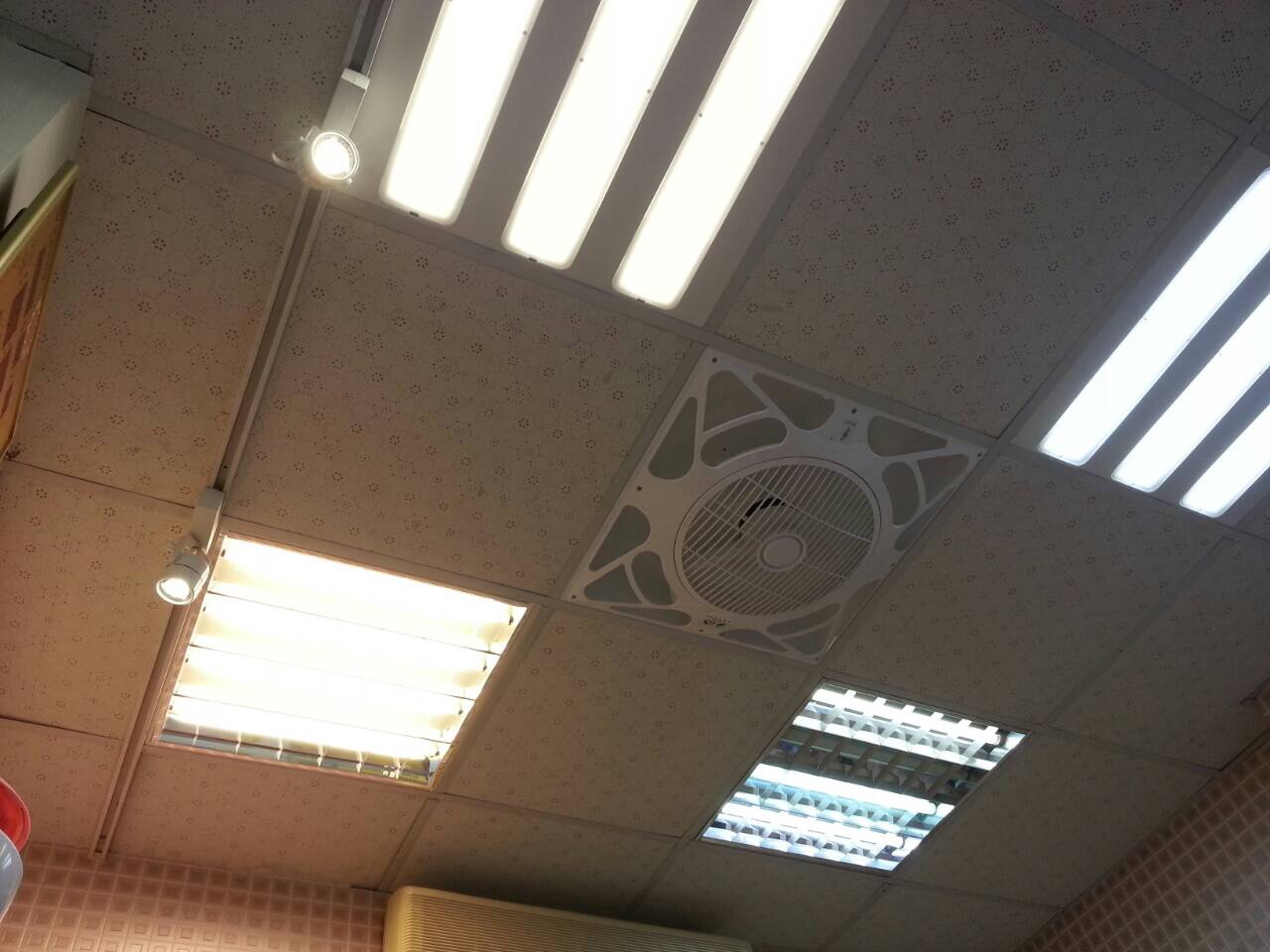 台北水電維修案例 北市辦公室安裝電燈及循環電風扇 君誠室內裝修