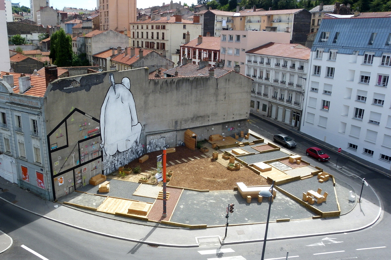 Place au Changement Public Plaza.jpg