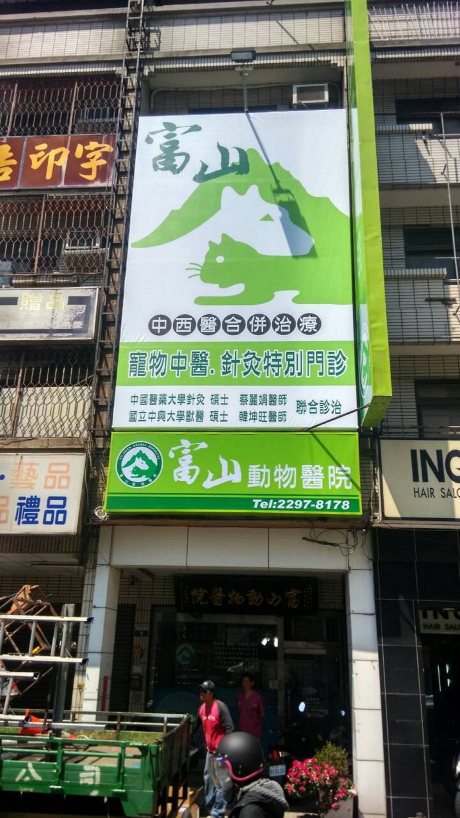 連鑫廣告設計 中部台中地區廣告招牌 Led廣告 壓克力製品 帆布廣告 紅布條 車身貼圖 看板廣告 中部台中地區廣告看板的專家 連鑫設計工作坊