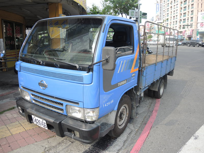 3.5噸日產勁勇貨車十呎3.5噸三菱堅達貨車十呎1.JPG