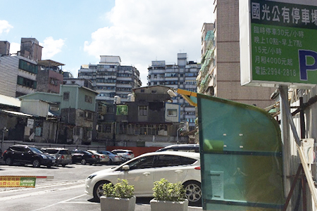 新北市永和嘉家旅店近停車場.jpg
