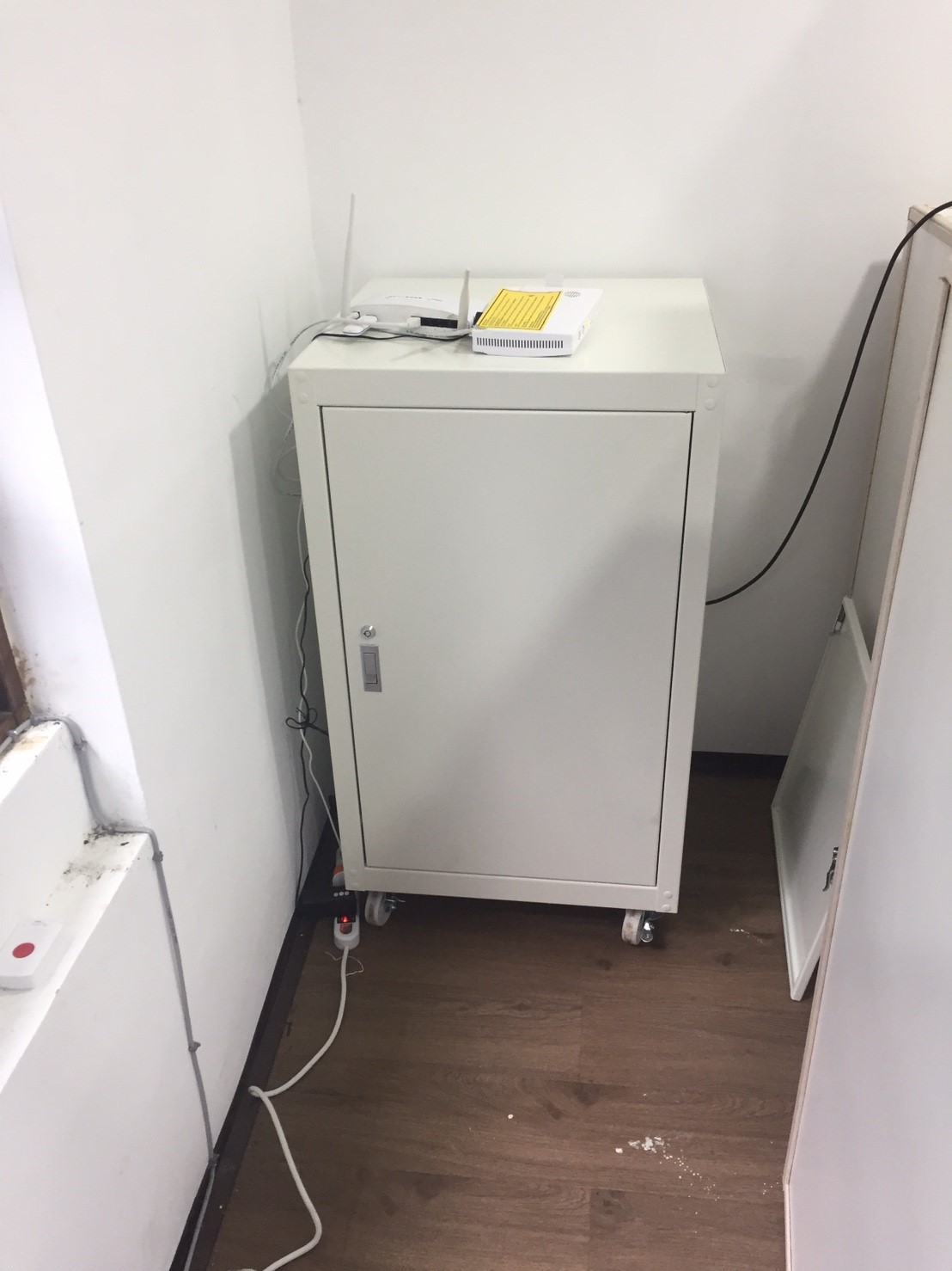 裝設機櫃 (5).jpg