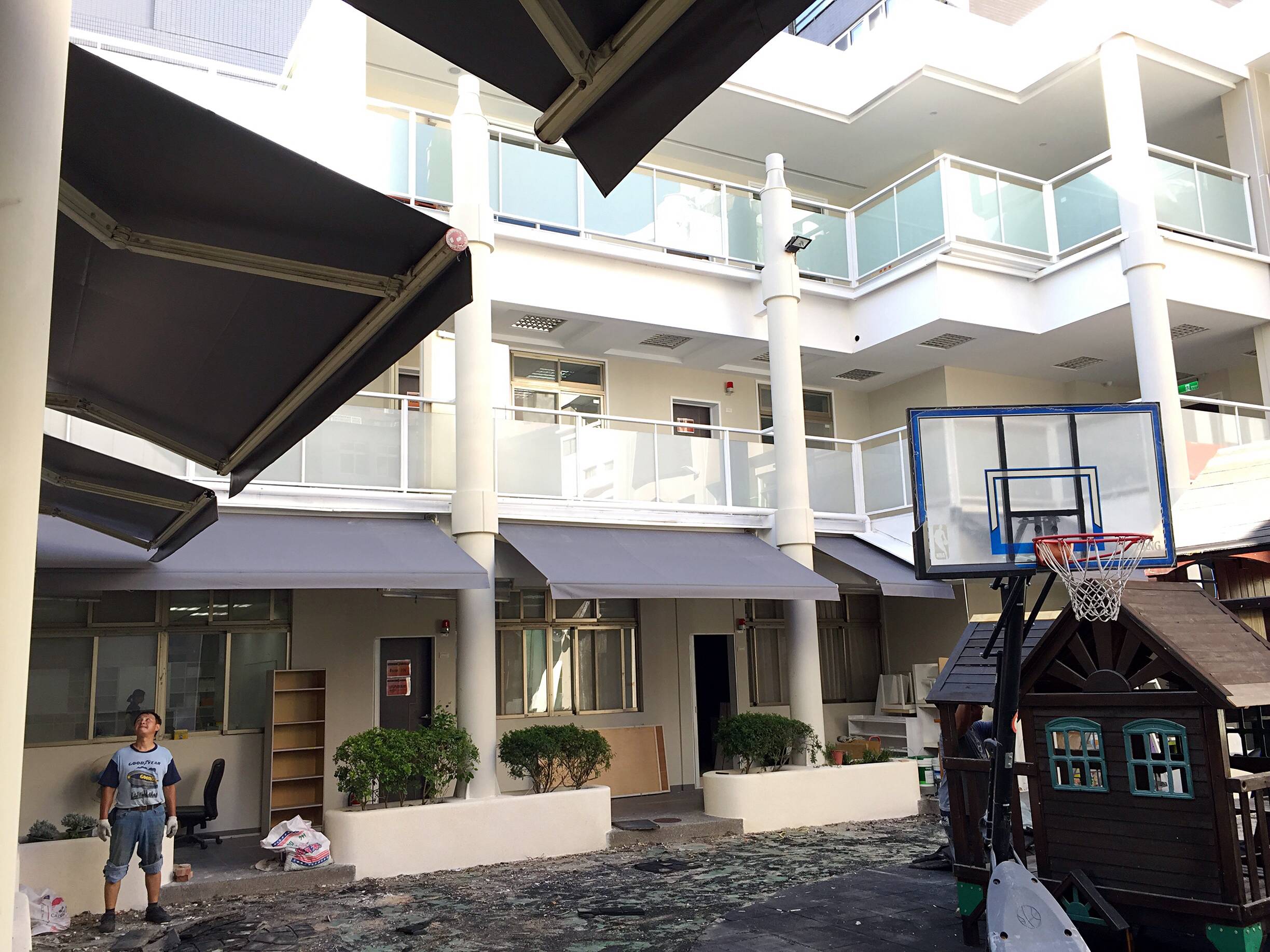 5 龍門帆布 帆布工程 遮陽棚 遮雨棚 鋁架帆布 伸縮帆布.JPG