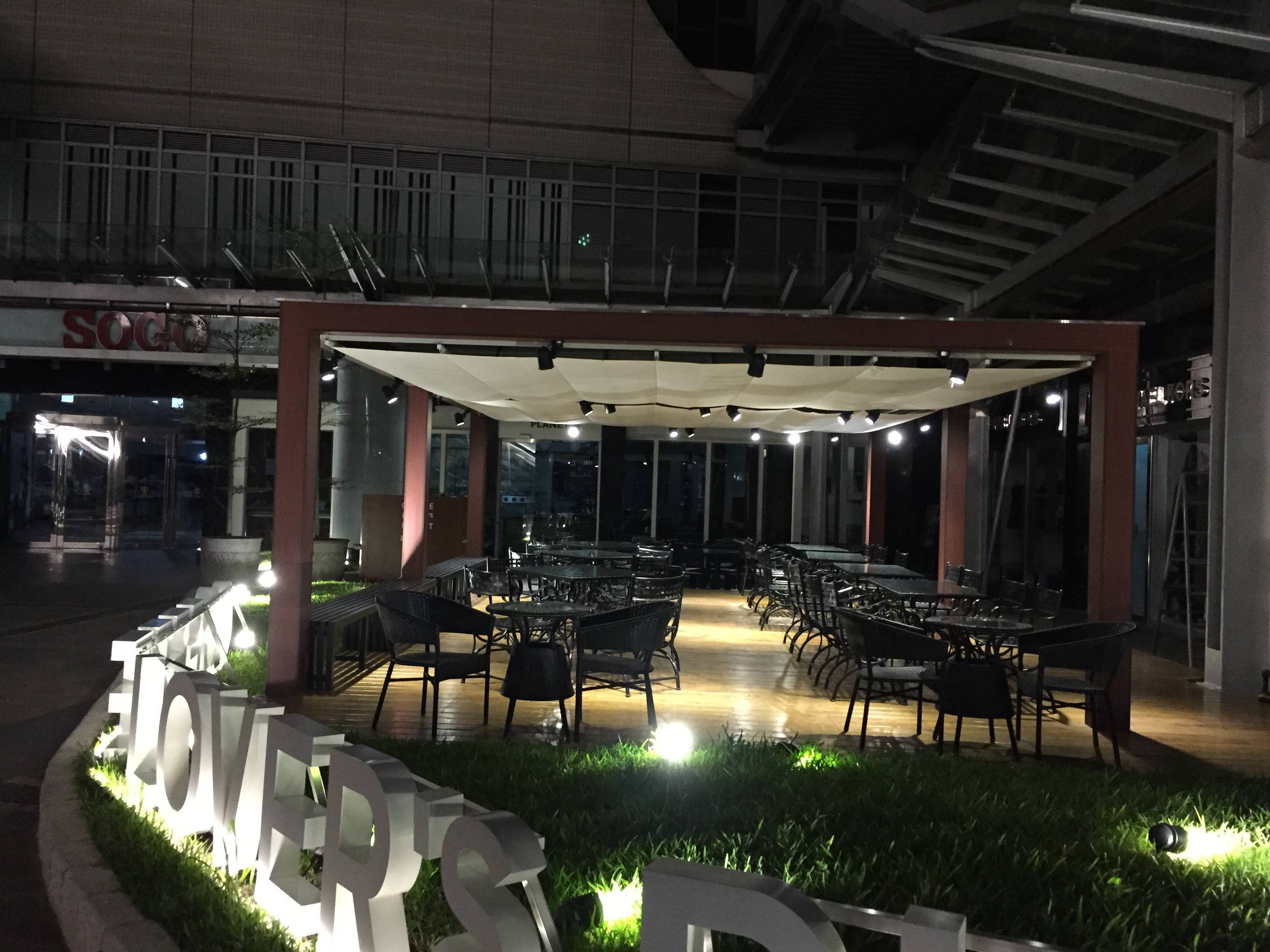 8 龍門帆布 帆布工程 遮陽棚 遮雨棚 百摺天棚 天幕百褶帆布 軌道帆布.jpg