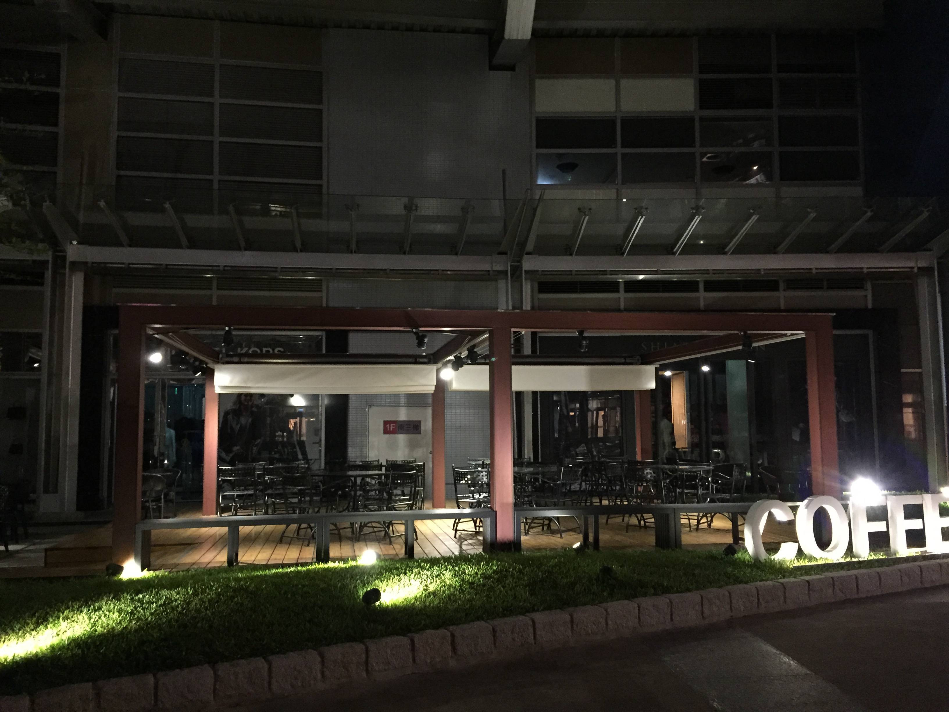 4 龍門帆布 帆布工程 遮陽棚 遮雨棚 百摺天棚 天幕百褶帆布 軌道帆布.jpg