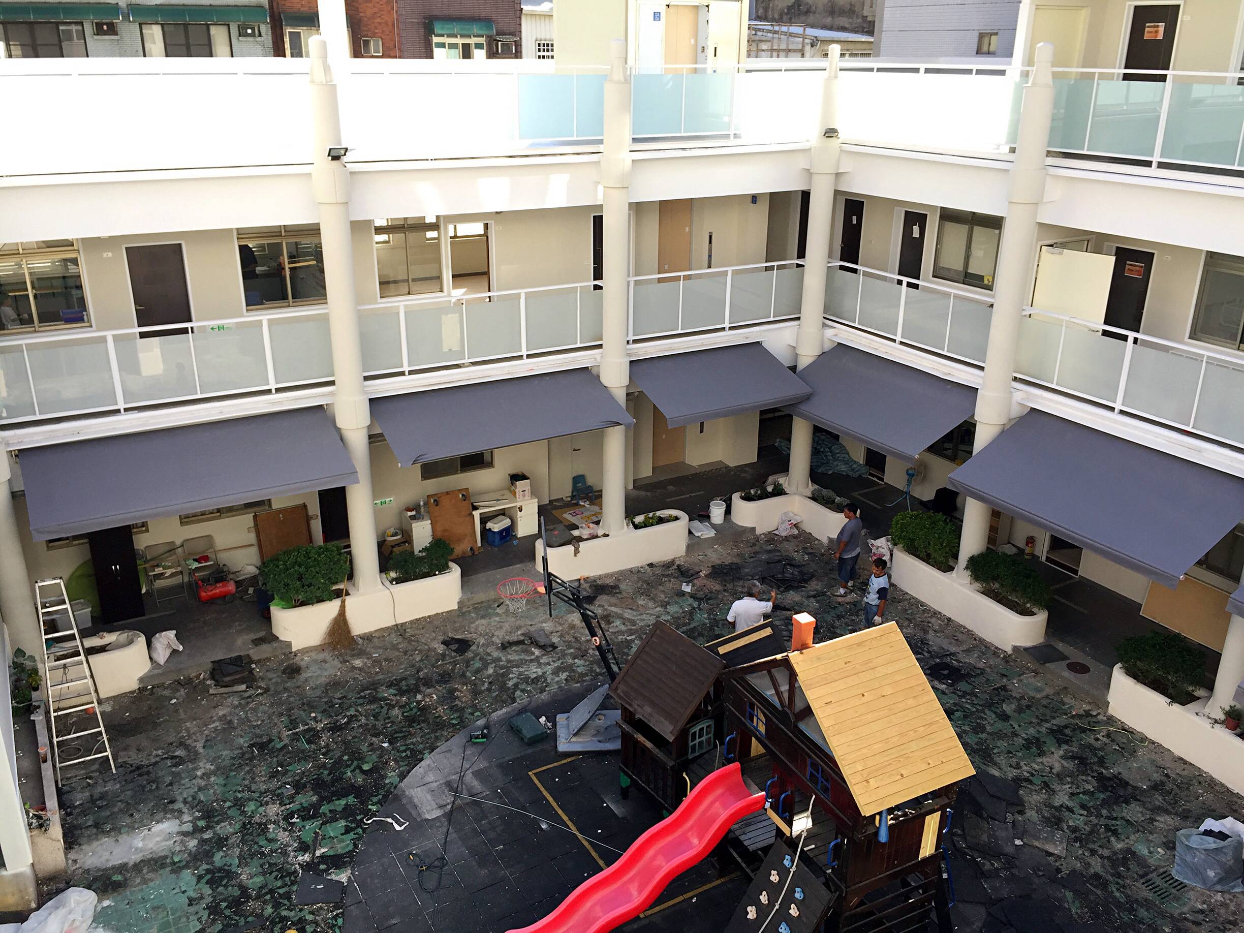 4 龍門帆布 帆布工程 遮陽棚 遮雨棚 鋁架帆布 伸縮帆布.JPG