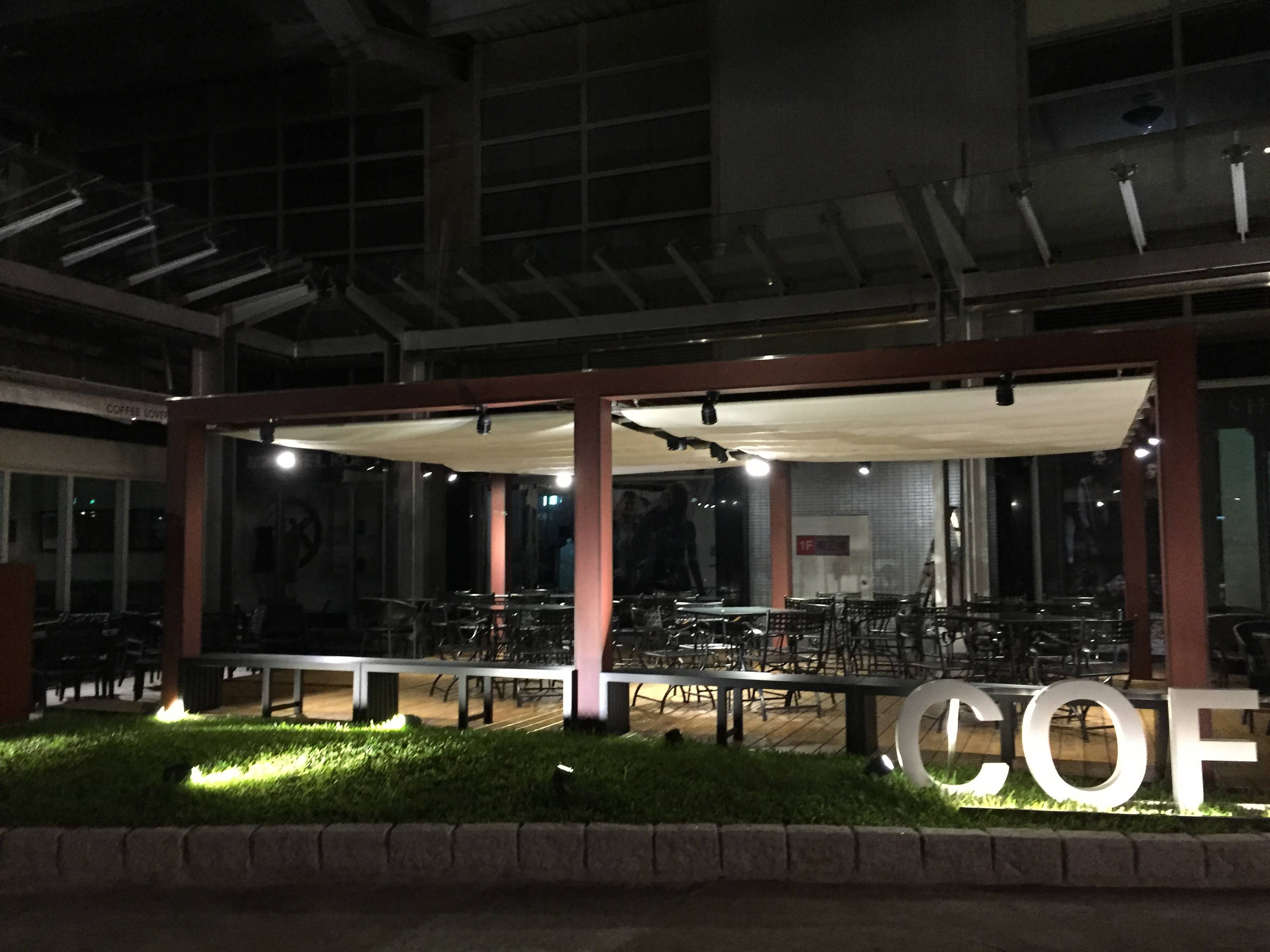 10 龍門帆布 帆布工程 遮陽棚 遮雨棚 百摺天棚 天幕百褶帆布 軌道帆布.jpg