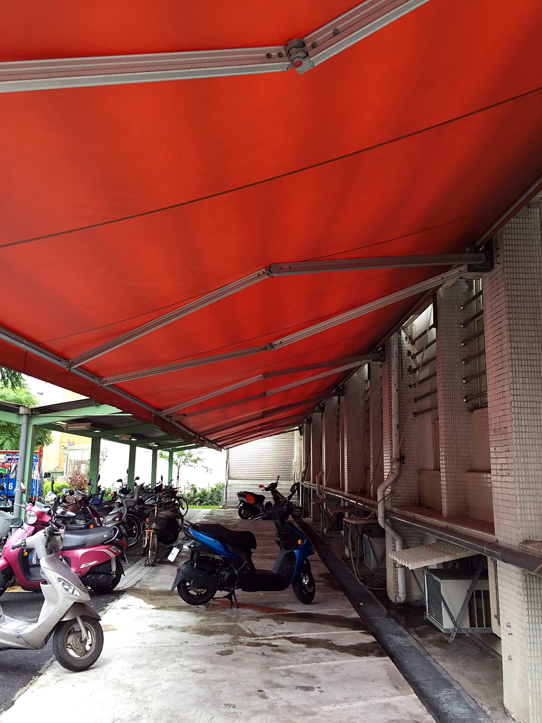 2 龍門帆布 帆布工程 遮陽棚 遮雨棚 鋁架帆布 伸縮帆布.JPG