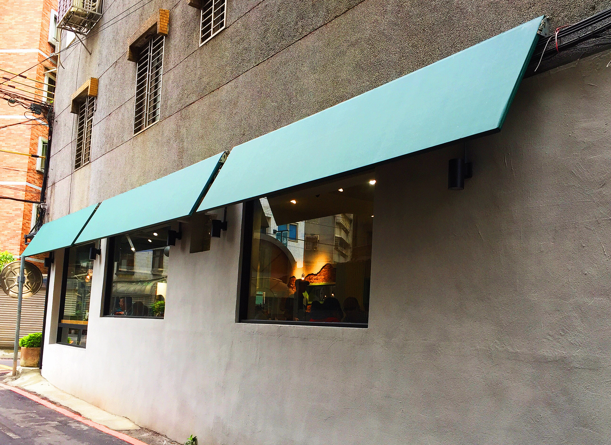 9 龍門帆布有限公司 帆布工程 帆布行 遮陽棚 遮雨棚 鋁架帆布 伸縮帆布 升降帆布 造型鐵架帆布 