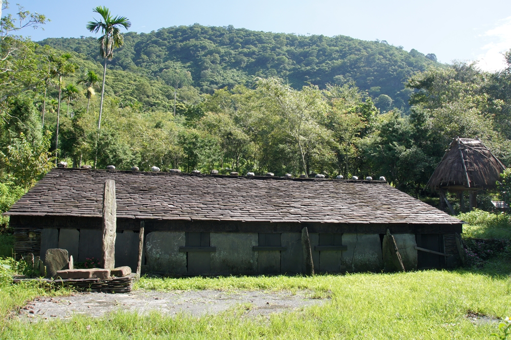 大武山休閒農場-附近景點石板屋.jpg