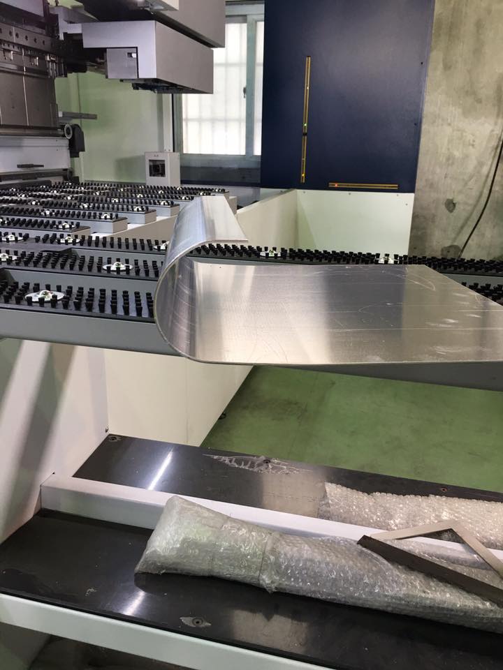 創浦bending center 半自動折床2.jpg